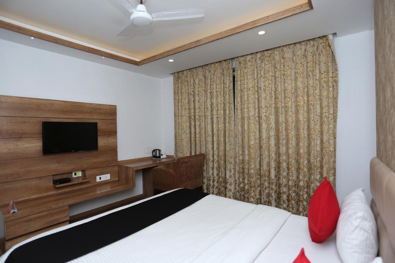 Hotel Yelchiko Varanasi Exteriör bild